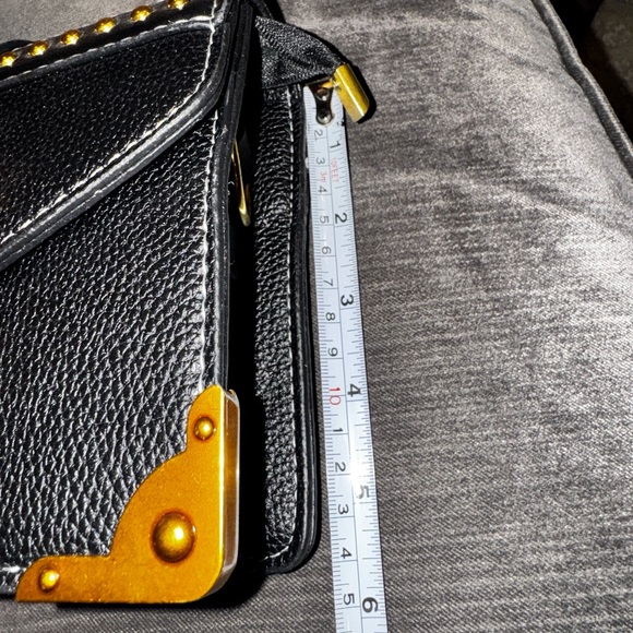 Black and Gold Lion Head Women Bag - Picture 4 of 7